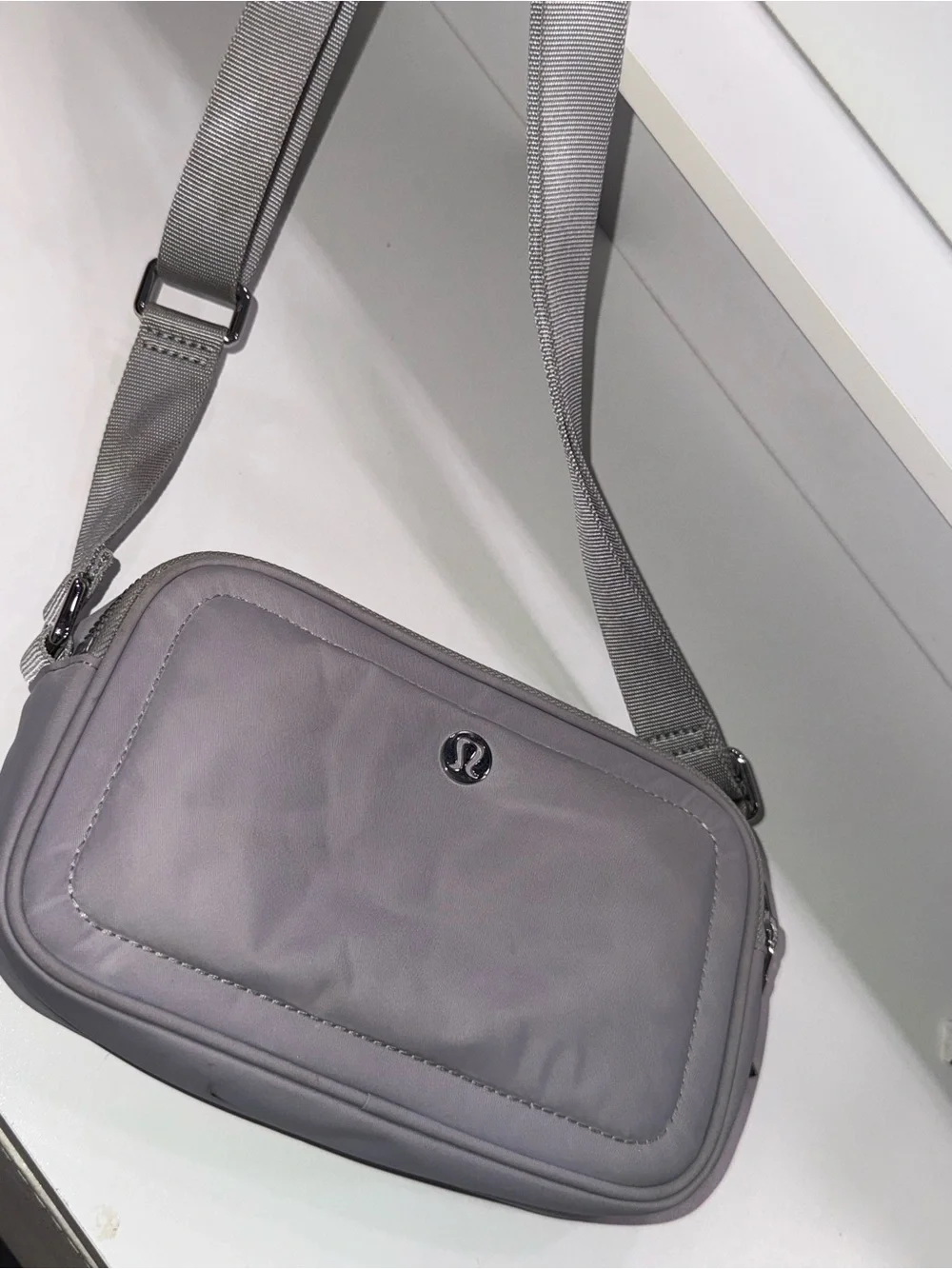 lululemon athletica Women’s Light Gray Shoulder Bag